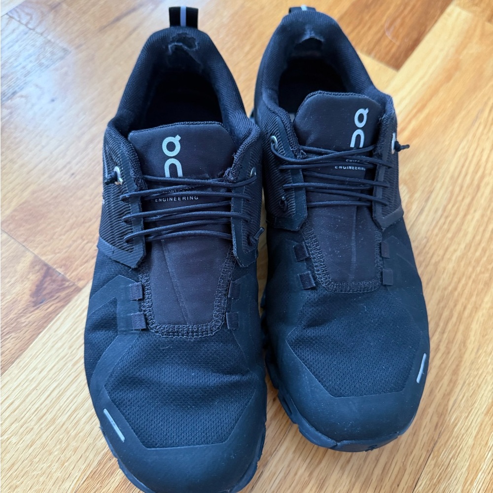 Water Resistant On Running Women’s Black Athletic Sneakers Size 8